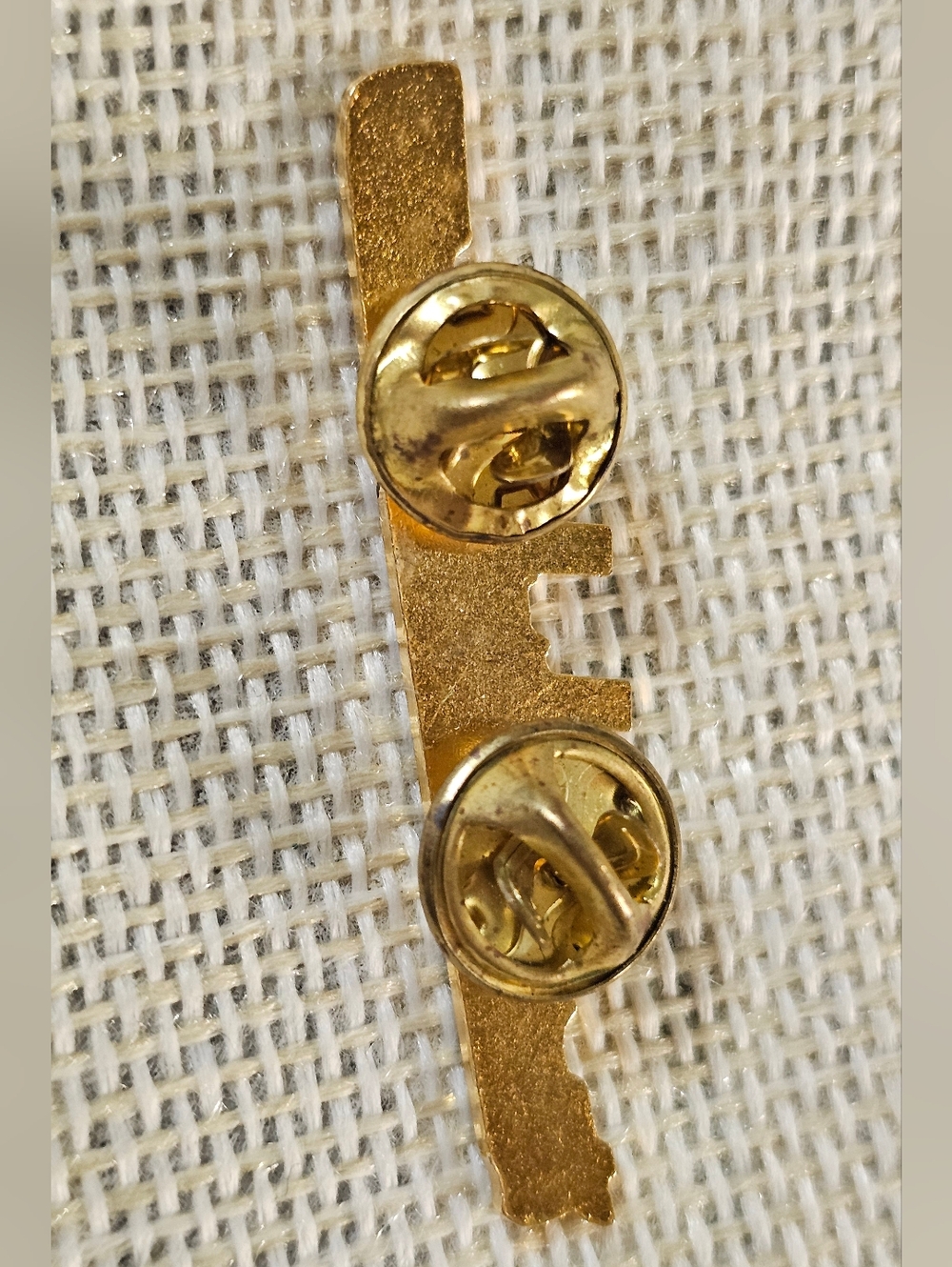 Vintage Titanic Goldtone Pin with Red and Black Enamel EUC - Picture 5 of 8